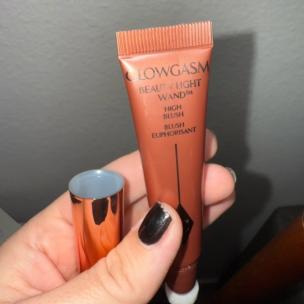 Charlotte Tilbury Glowgasm Beauty Light Wand High Blush